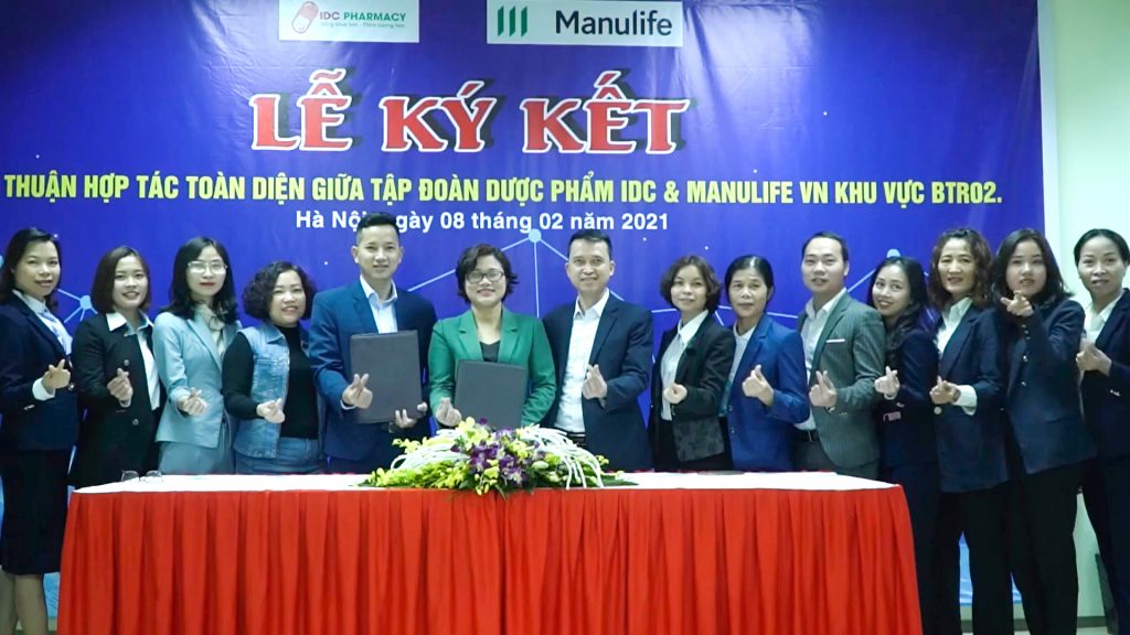 Signing ceremony of comprehensive cooperation agreement IDC & Manulife VN Pharmaceutical Group KV BTR02